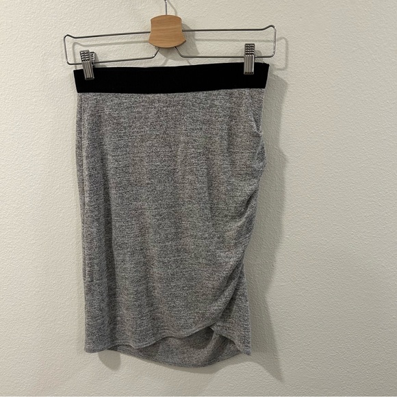 Aritzia Dresses & Skirts - Aritzia Heather Gray Pencil Skirt